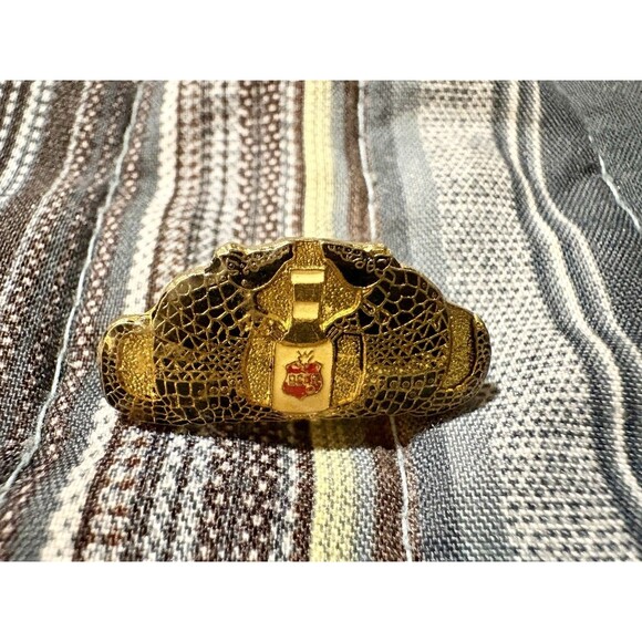 Texas Lone Star Beer Logo Enamel Surrounded with Armadillos Pin Lapel Pinback - Picture 1 of 7